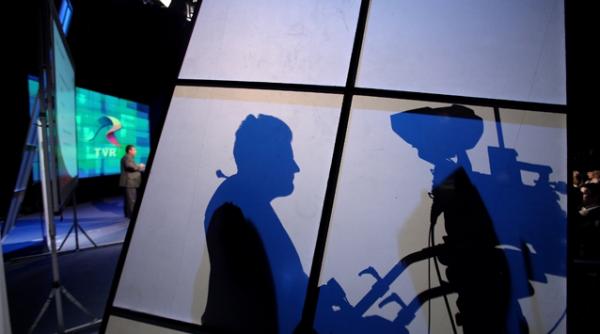 directorul interimar tvr nici nu stiti ce rafale de proiectile de la gloante la obuze au trecut in ultimele doua saptamani pe langa urechile institutiei