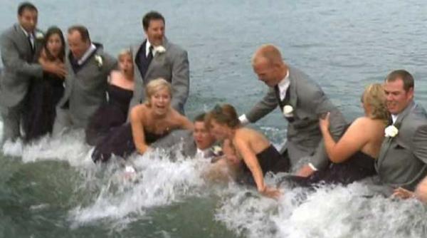 nuntasi la apa domnisoara de onoare salvatoarea miresei video