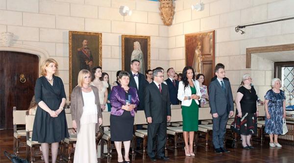 regele mihai le a decorat pe mihaela radulescu si cristina topescu