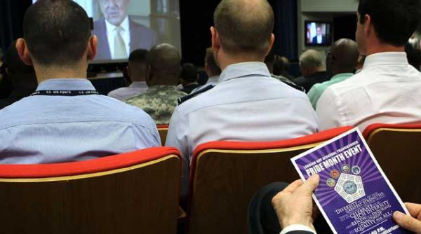 gay pride la pentagon organizata in premiera