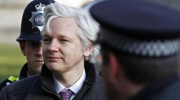 assange a fost convocat de politia londoneza in vederea extradarii in suedia