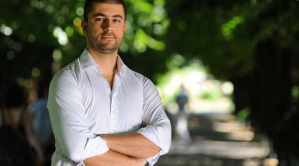 el a ales romania adrian maniutiu tanarul care a ocolit scurtatura romaneasca