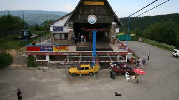 romanii principalii turisti in tara lor