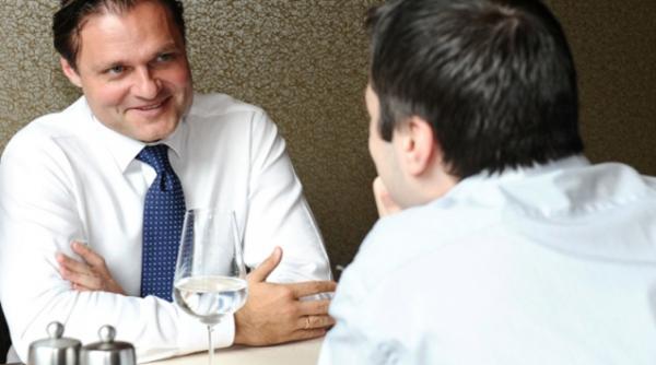 pranz cu fotbalistul care conduce fondul proprietatea despre euro 2012 si trecerea de la socialism la capitalism in doua zile