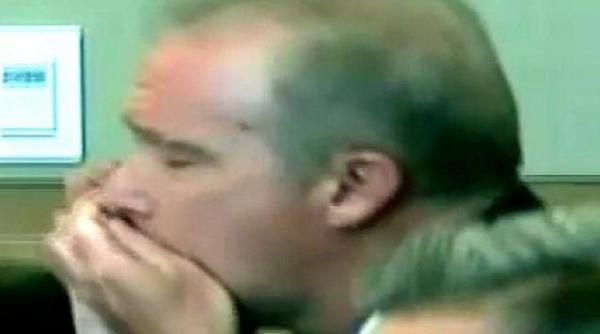 video momentul in care un milionar se sinucide in sala de tribunal dupa ce judecatorii l au gasit vinovat