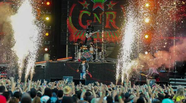 axl rose s a facut baiat cuminte a venit la fix