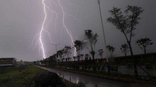 furtunile fac ravagii in germania patru persoane au murit iar alte cateva zeci au fos ranite video