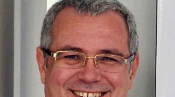 ponta catre ministrul transporturilor spuneti i secretarului de stat sa tina pentru el glumele pe care le face