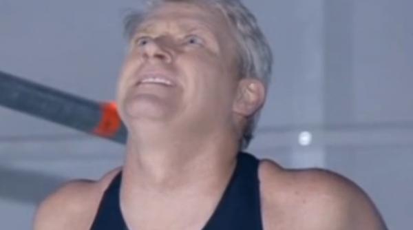 video record mondial profesorul pleosc a sarit de la 11 metri intr un bazin cu 30 de centimetri de apa