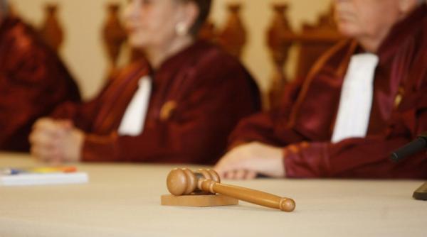 ccr atacurile guvernului echivaleaza cu desfiintarea curtii constitutionale