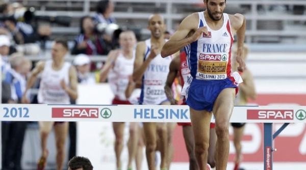 al patrulea candidat la titlul idiotul anului 2012 video