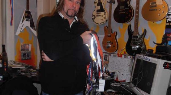 matthias lange chitaristul neamt de la rezident ex imi plac seriozitatea si sensibilitatea lui kempes