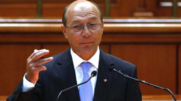basescu in parlament mi as dori sa fiu votat la referendum de pensionarii carora le au crescut pensiile in timpul mandatului meu