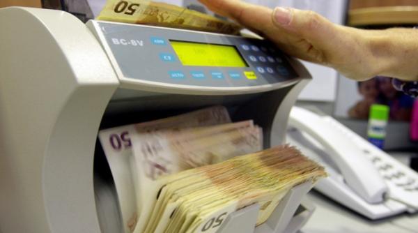 moneda europeana cotata la un nou maxim istoric de 4 51 lei