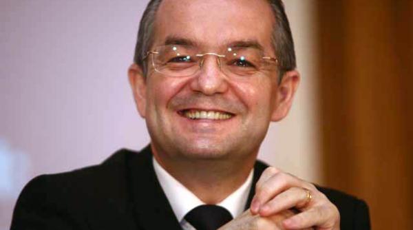 poate candida traian basescu pentru un al treilea mandat cum raspunde emil boc specialist in drept constitutional exclusiv