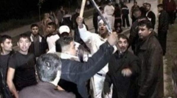 scandal monstru cu bate si sabii intre tiganii din ploiesti noua persoane au ajuns la spital