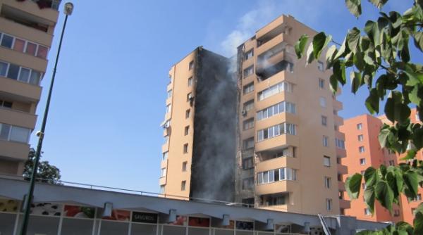 un incediu puternic a parjolit un bloc din tirgu mures