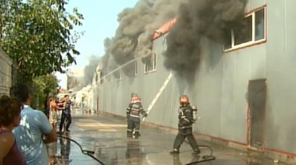 incendiul de la depozitul din voluntari stins dupa opt ore