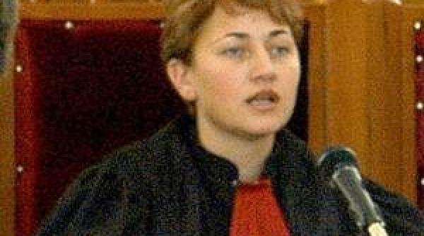 basescu scos basma curata de judecatoarea burlan