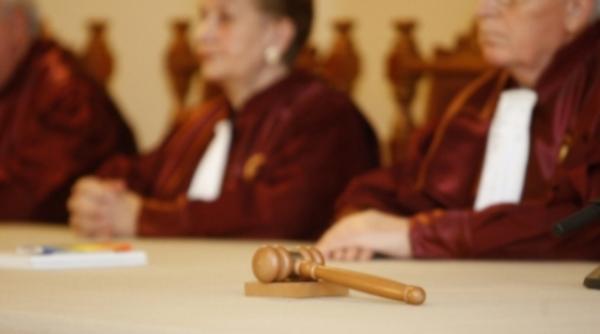 curtea constitutionala a validat suspendarea lui traian basescu antonescu presedinte interimar