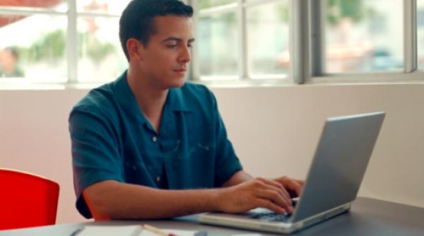 eurobarometru 23 din romani acceseaza internetul de mai multe ori pe zi