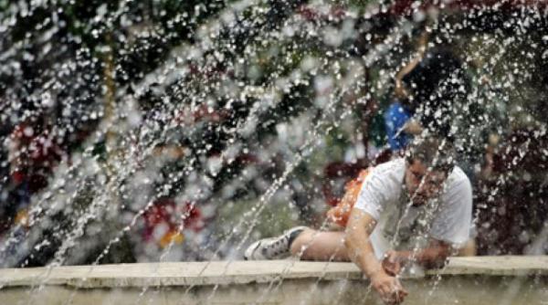 ministerul sanatatii ne recomanda ca pe cat posibil sa stam in casa intre orele 11 00 si 18 00 sa bem lichide inainte de aparea senzatia de sete si sa evitam alcoolul chiar si berea