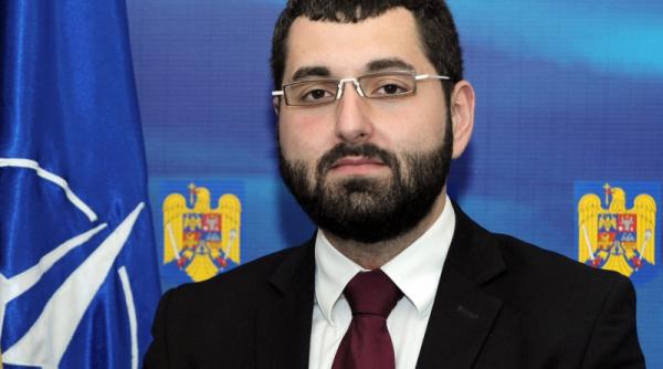 purtatorul de cuvant al lui basescu a demisionat bogdan oprea il va ajuta pe presedintele suspendat in campanie