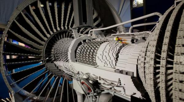 rolls royce a prezentat un nou motor din lego