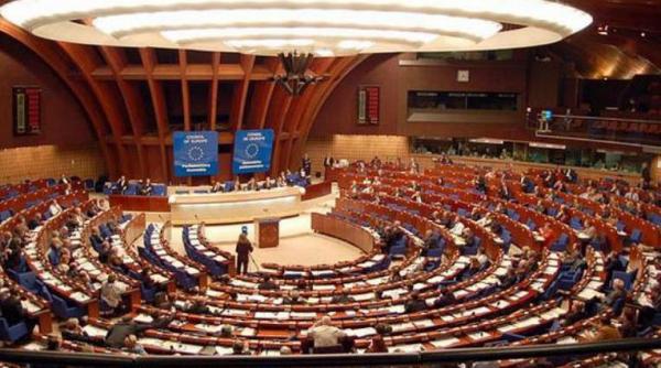 impunerea unui cvorum la referendumul pentru demiterea lui traian basescu incalca recomandarile comisiei de la venetia