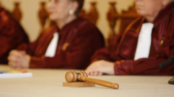 ccr hotararea de revocare a avocatului poporului nu afecteaza valori si principii constitutionale