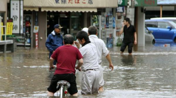 autoritatile japoneze recomanda evacuarea a 400 000 de persoane din cauza ploilor torentiale