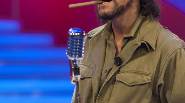 che guevara la demascarea iti dai seama ce vedeta e in spatele mastii