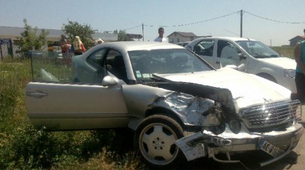 masina lovita de tren la costinesti soferita a accelerat in loc sa dea inapoi