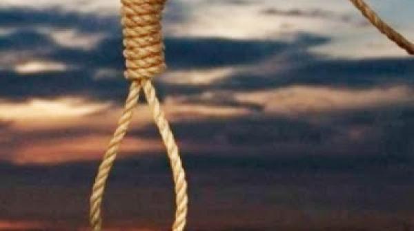 un pompier din iasi s a spanzurat in curtea casei