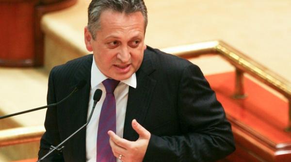 fenechiu lui basescu prezidente intrebati l pe omul de la butonul 3 de legea 406 2001