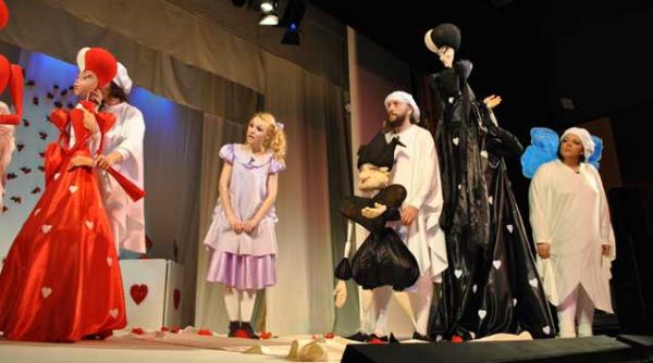 la teatrul tandarica maine se joaca in chineza