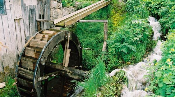 un roman a inventat un mod nou de producere a electricitatii energie hidro la preturi de zece ori mai mici