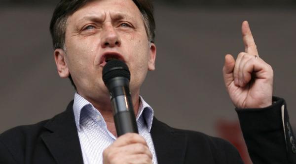 antonescu ii raspune lui basescu imi asum repsonsabilitatea pentru cele 8 zile de cand sunt presedinte interimar