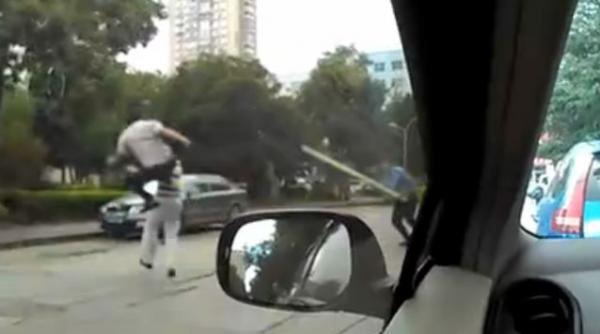 video eroul din china i se spune flying kick brother