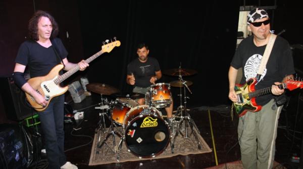 rezident ex repeta de zor pentru show ul din vama audio