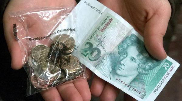 wsj cine are nevoie de euro cand se poate plati cu marci germane