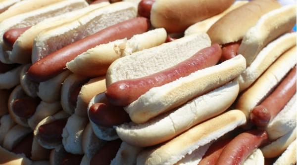 ce contine de fapt un hot dog dupa ce vezi lista cu ingrediente este foarte posibil sa nu l mai mananci niciodata