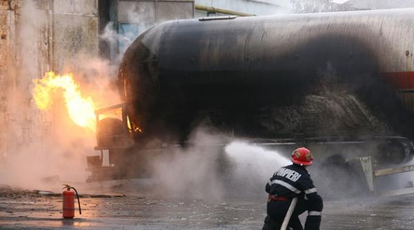 explozie langa rafinaria arpechim doua cisterne cu combustibil si doua tir uri au luat foc