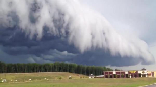 imagini apocaliptice locuitorii unui orasel din sua au crezut ca vine sfarsitul lumii video