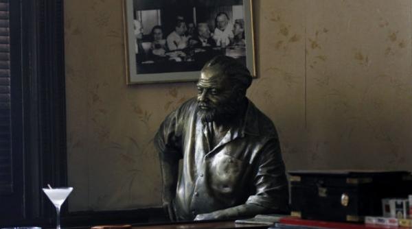 cel mai mare daiquiri din lume preparat la havana la 113 ani de la nasterea lui ernest hemingway