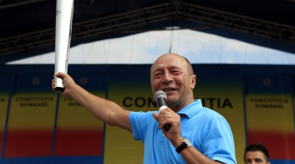 flacara democratiei aruncata in dunare la orsova basescu se vor aprinde multe flacari ale democratiei zilele acestea