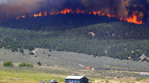 incendiul izbucnit in masivul bucegi se extinde catre parcul natural pompierii nu pot interveni pentru ca n au elicoptere