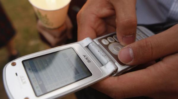 a zbura e tate lol imi bat joc de tine ma bucur de zbor cine ar fi trimis acest sms inainte sa moara