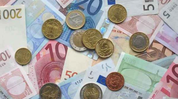 nou minim istoric pentru leu euro cotat la 4 6009 lei