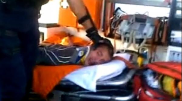 video un dement a pus pe jar jandarmeria si smurd ul din vama veche